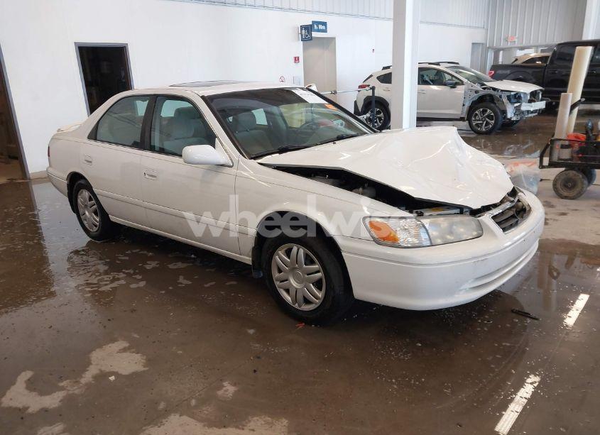 2000 Toyota Camry LE V6 (VIN 4T1BF28K5YU943011) main photo