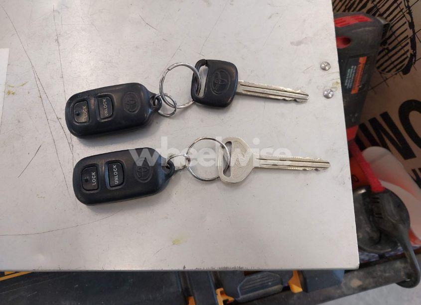 Photo 11 of 2000 Toyota Camry LE V6 (VIN 4T1BF28K5YU943011)