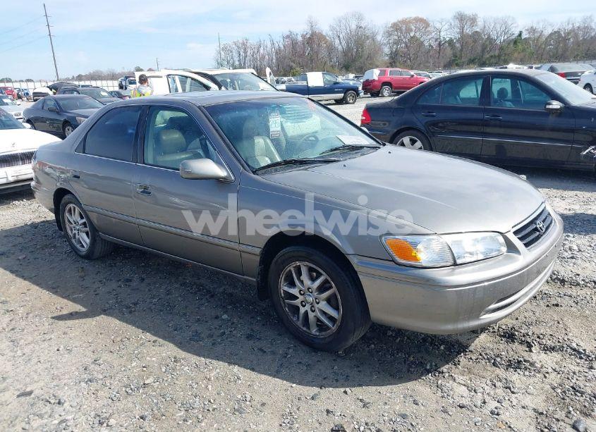 2001 Toyota Camry XLE (VIN 4T1BF28K61U120206) main photo