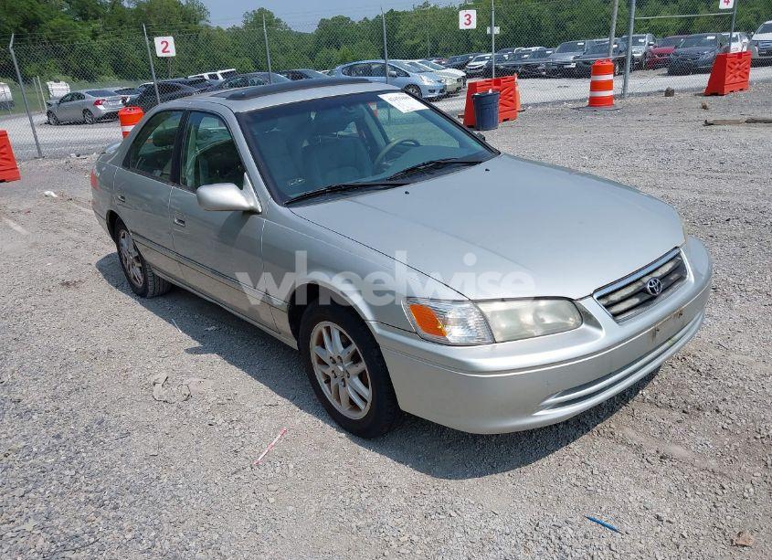 2001 Toyota Camry XLE V6 (VIN 4T1BF28K81U959631) main photo