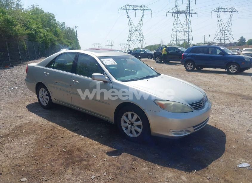 2002 Toyota Camry XLE V6 (VIN 4T1BF30K02U537047) main photo