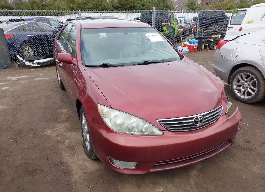 2005 Toyota Camry XLE V6 (VIN 4T1BF30K05U085427) main photo