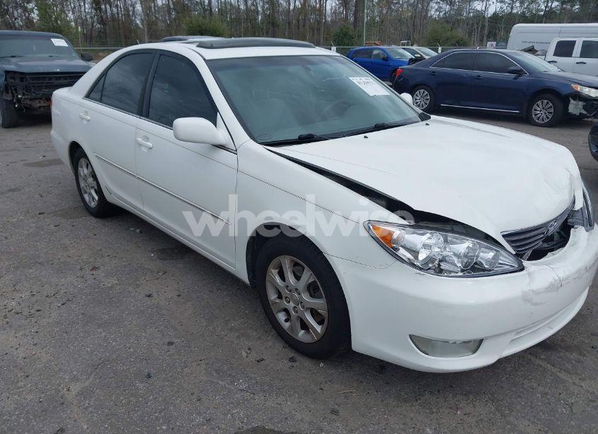 2005 Toyota Camry XLE V6 (VIN 4T1BF30K05U085668) main photo