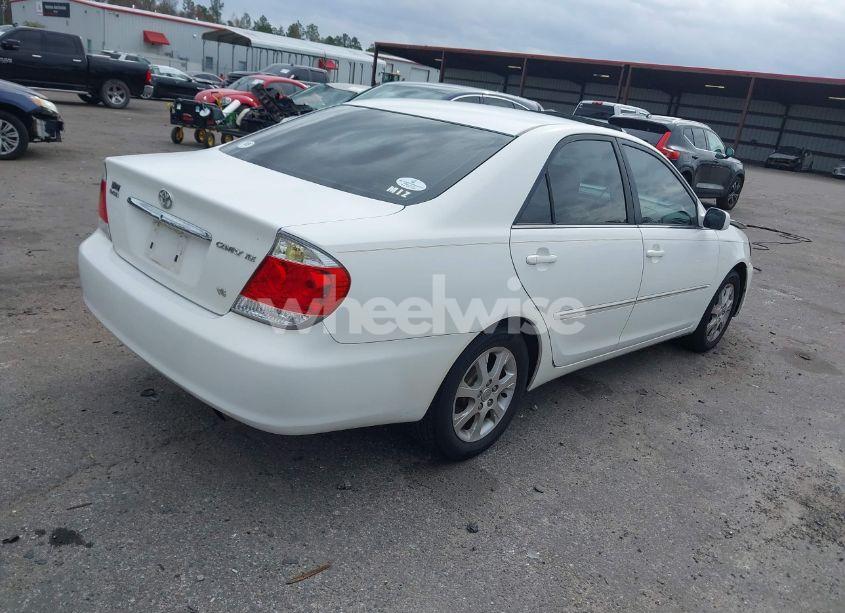 Photo 4 of 2005 Toyota Camry XLE V6 (VIN 4T1BF30K05U085668)