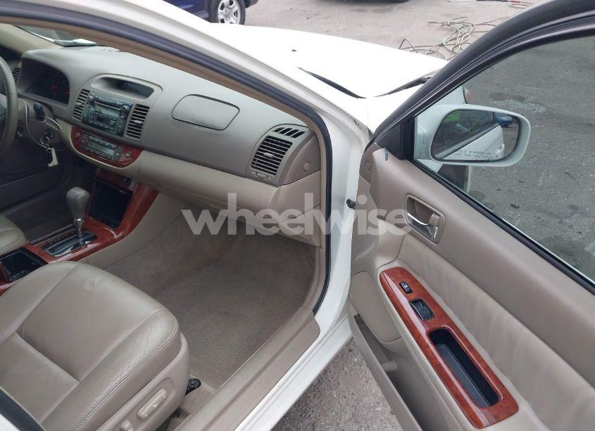 Photo 5 of 2005 Toyota Camry XLE V6 (VIN 4T1BF30K05U085668)