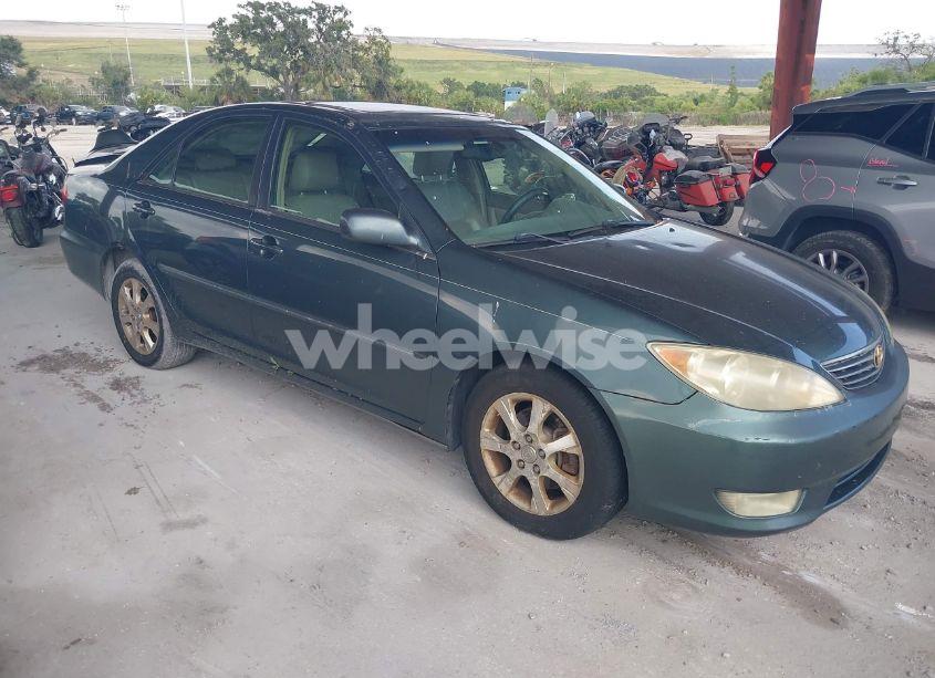 2005 Toyota Camry XLE V6 (VIN 4T1BF30K05U107300) main photo