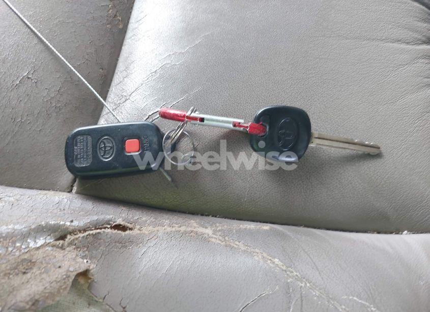 Photo 11 of 2005 Toyota Camry XLE V6 (VIN 4T1BF30K05U107300)