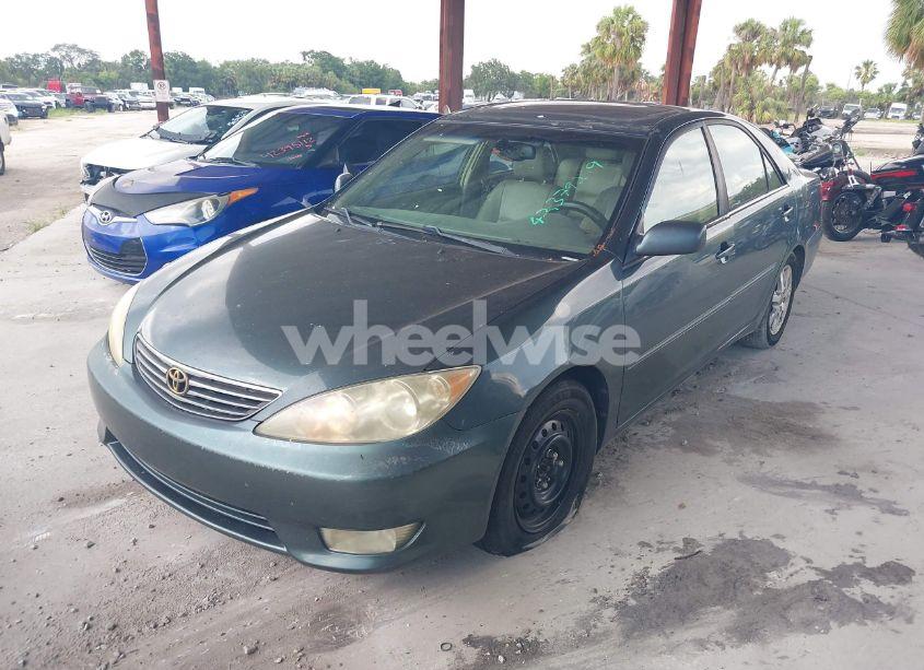 Photo 2 of 2005 Toyota Camry XLE V6 (VIN 4T1BF30K05U107300)