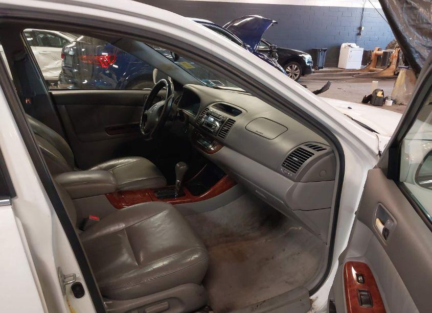 Photo 5 of 2002 Toyota Camry XLE V6 (VIN 4T1BF30K12U004625)