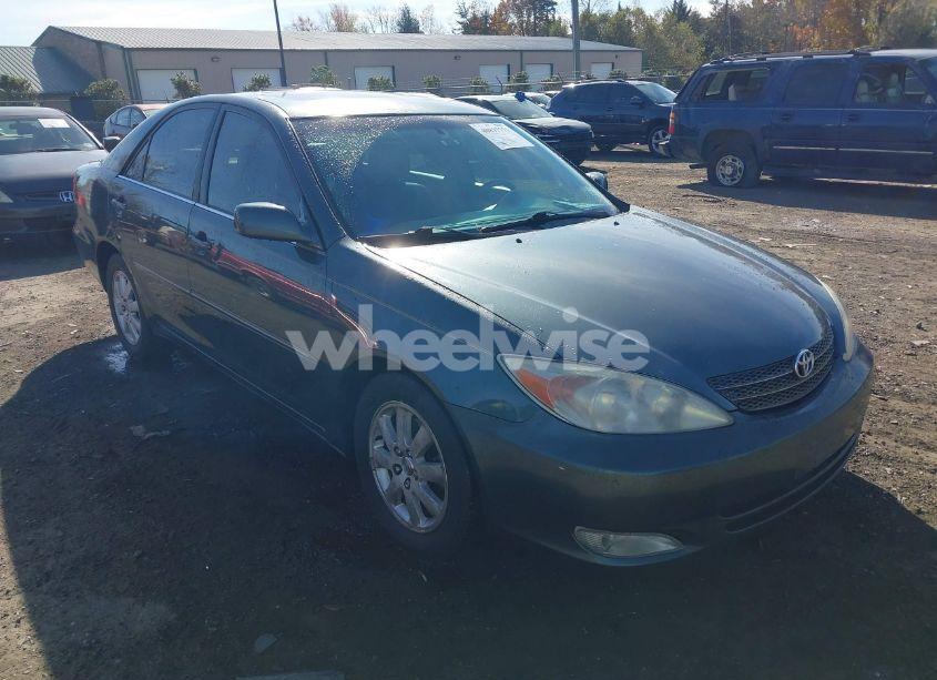 2002 Toyota Camry XLE V6 (VIN 4T1BF30K12U535940) main photo