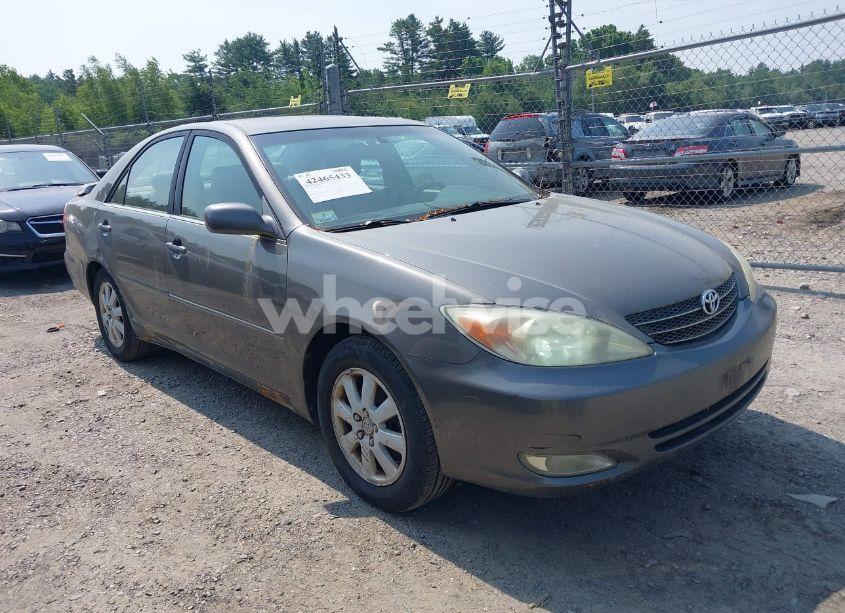 2004 Toyota Camry XLE V6 (VIN 4T1BF30K14U568083) main photo