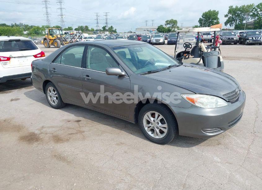 2004 Toyota Camry LE V6 (VIN 4T1BF30K14U576250) main photo