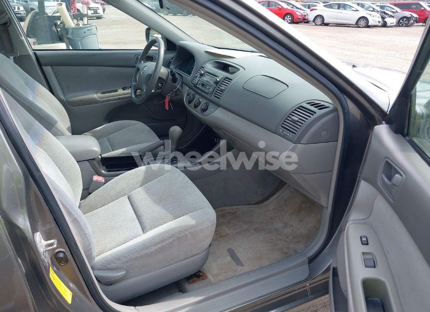 Photo 5 of 2004 Toyota Camry LE V6 (VIN 4T1BF30K14U576250)