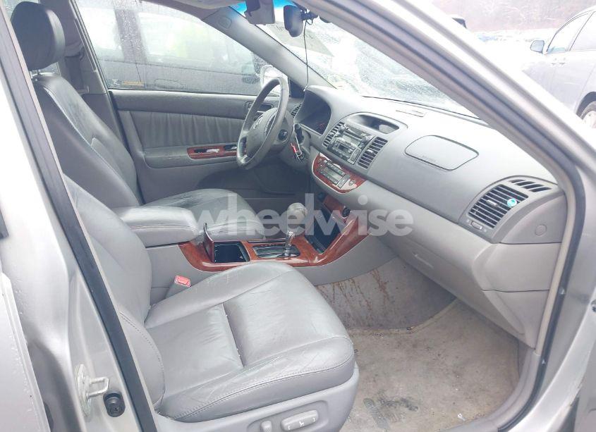 Photo 5 of 2005 Toyota Camry XLE V6 (VIN 4T1BF30K15U088689)