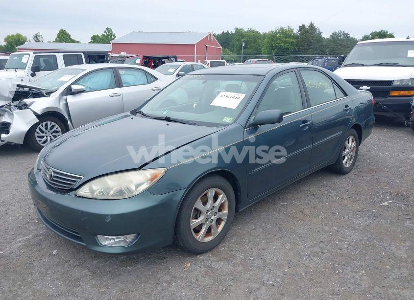 Photo 2 of 2005 Toyota Camry XLE V6 (VIN 4T1BF30K15U090278)