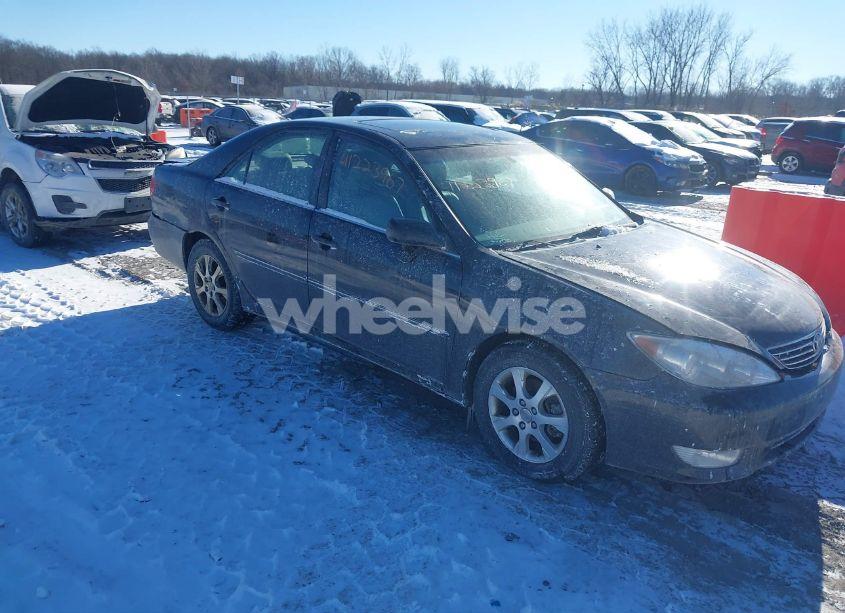 2005 Toyota Camry XLE V6 (VIN 4T1BF30K15U100680) main photo