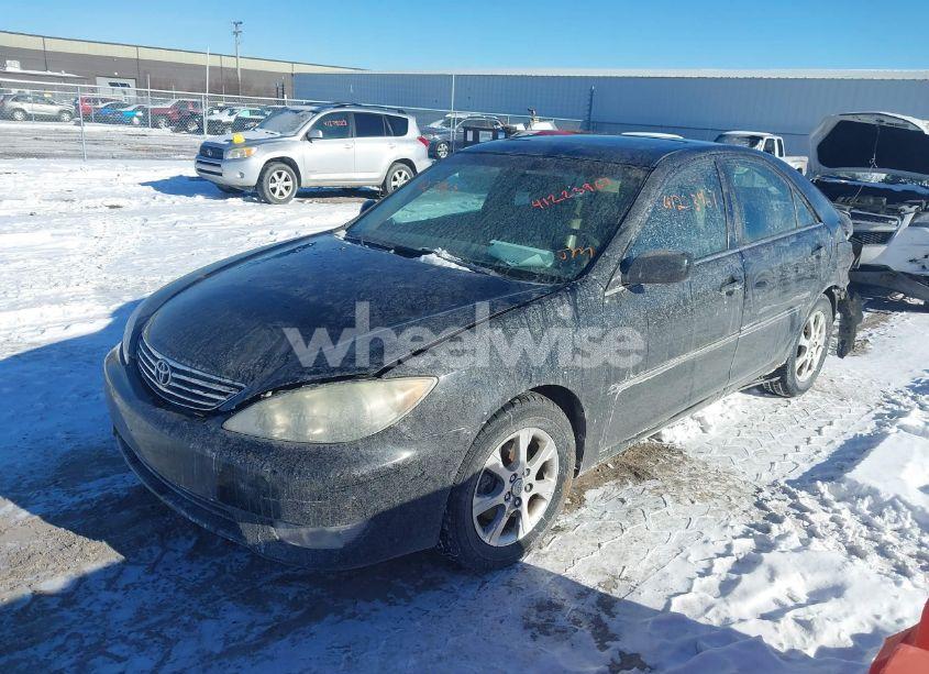 Photo 2 of 2005 Toyota Camry XLE V6 (VIN 4T1BF30K15U100680)