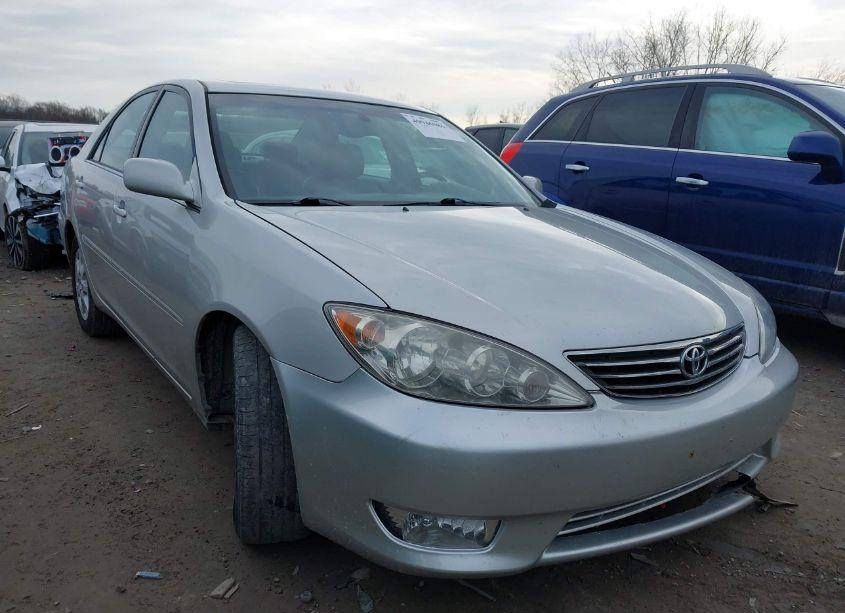 2005 Toyota Camry XLE V6 (VIN 4T1BF30K15U599027) main photo