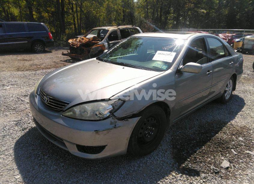 Photo 2 of 2005 Toyota Camry XLE V6 (VIN 4T1BF30K15U603125)