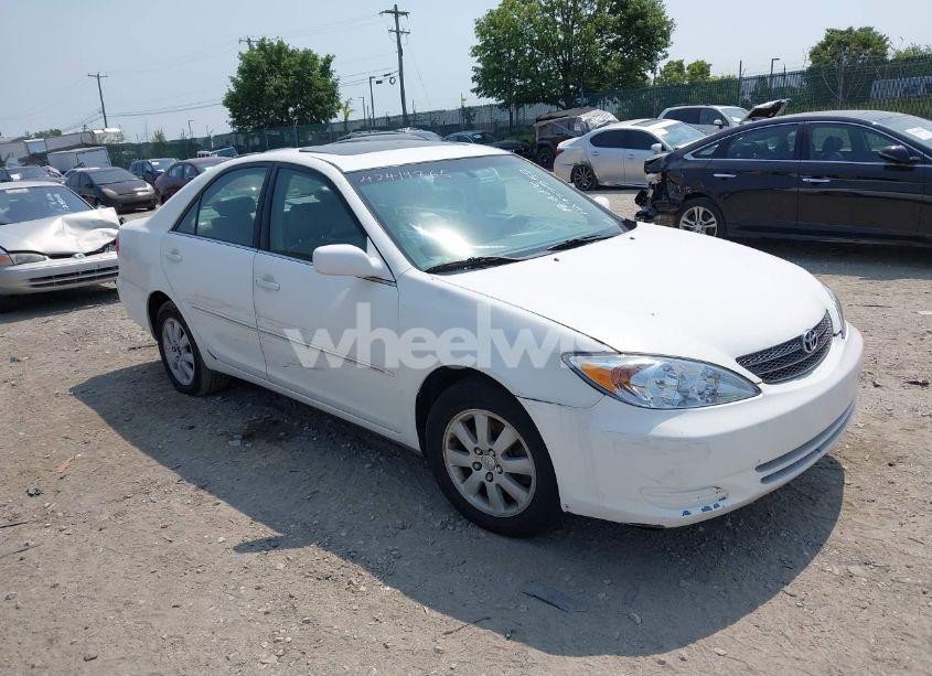 2002 Toyota Camry XLE V6 (VIN 4T1BF30K22U007310) main photo