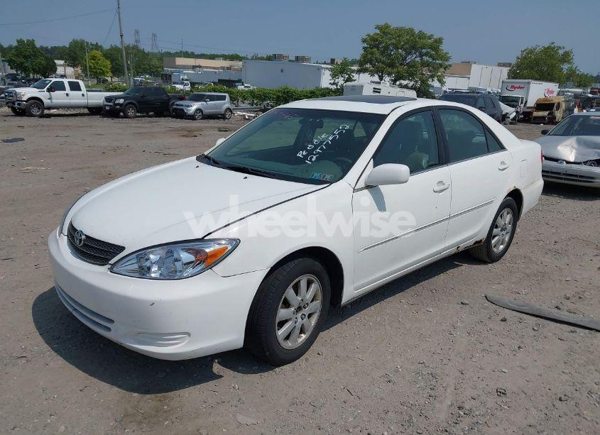 Photo 2 of 2002 Toyota Camry XLE V6 (VIN 4T1BF30K22U007310)