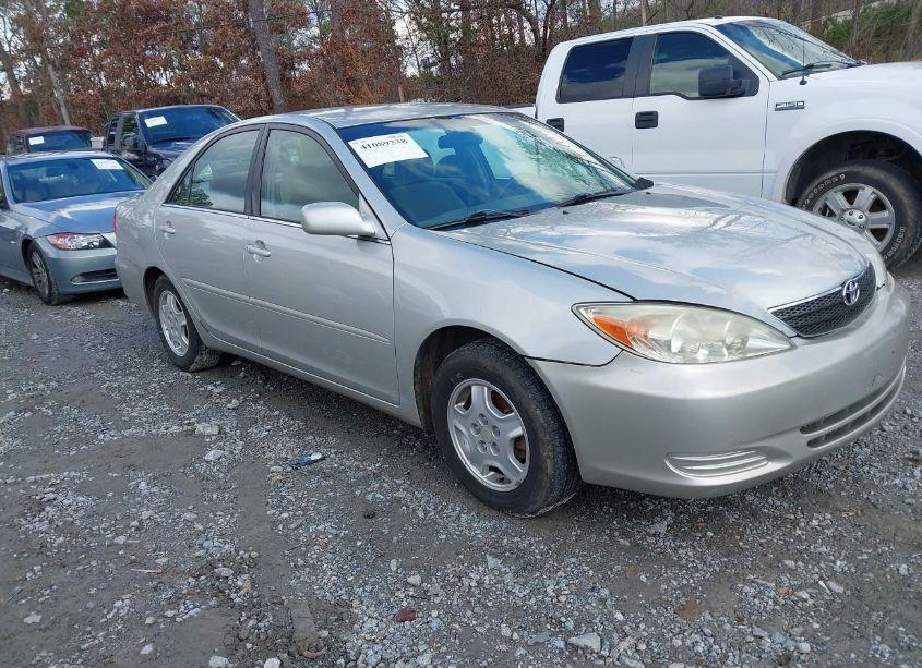 2002 Toyota Camry LE V6 (VIN 4T1BF30K22U029467) main photo