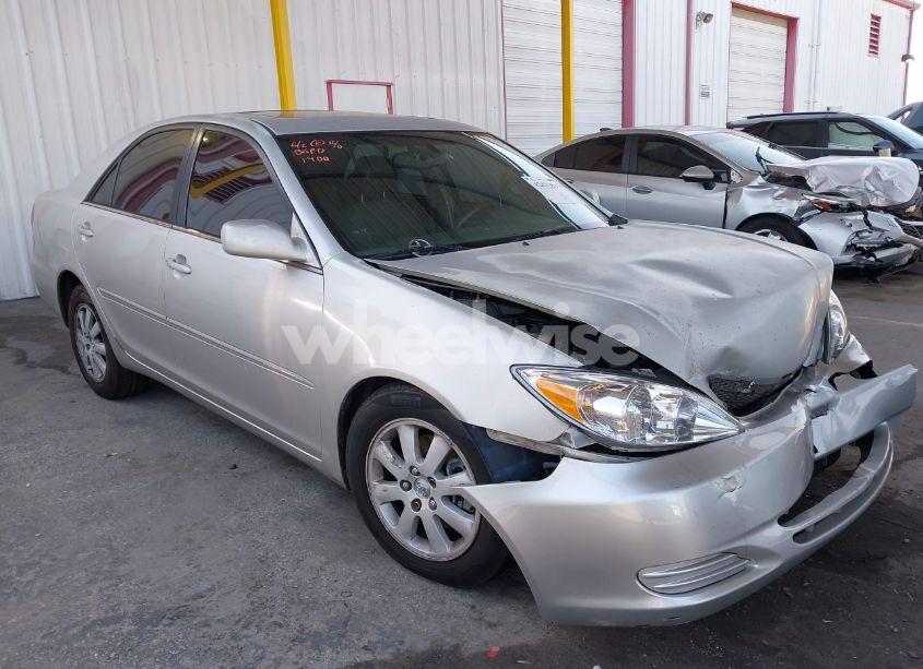 2002 Toyota Camry XLE V6 (VIN 4T1BF30K22U031400) main photo
