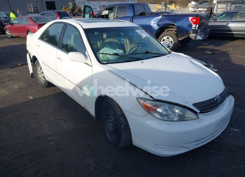 2002 Toyota Camry XLE V6 (VIN 4T1BF30K22U503708) main photo
