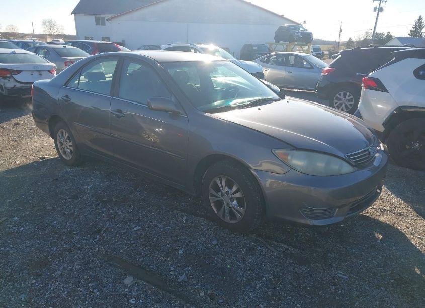 2005 Toyota Camry LE V6 (VIN 4T1BF30K25U598775) main photo