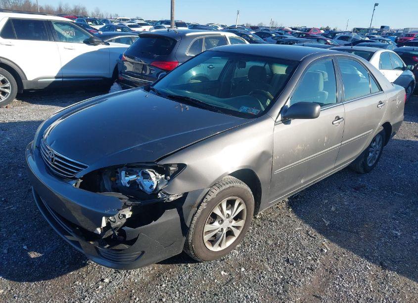 Photo 2 of 2005 Toyota Camry LE V6 (VIN 4T1BF30K25U598775)
