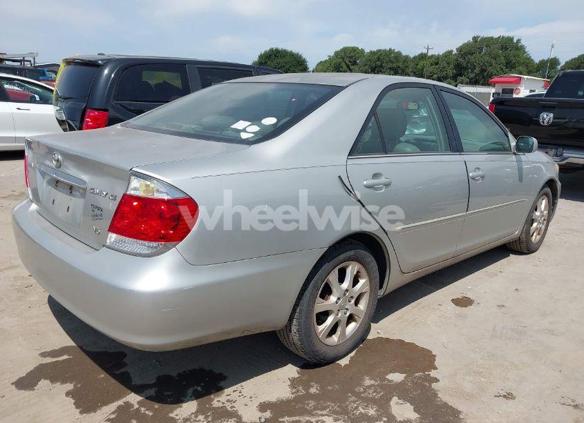 Photo 4 of 2005 Toyota Camry LE V6/XLE V6 (VIN 4T1BF30K25U606910)