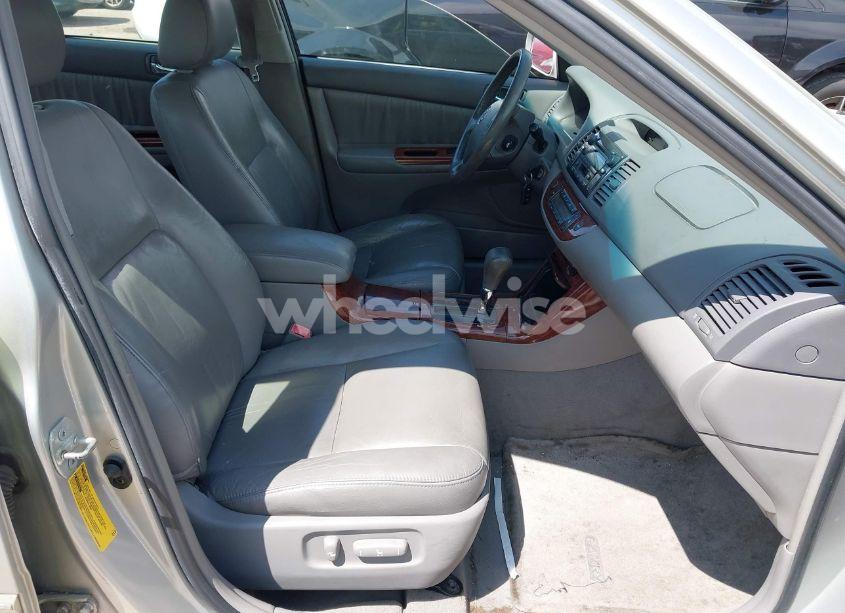 Photo 5 of 2005 Toyota Camry LE V6/XLE V6 (VIN 4T1BF30K25U606910)