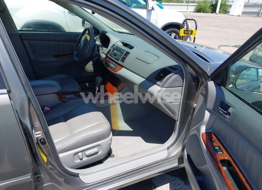 Photo 5 of 2005 Toyota Camry XLE V6 (VIN 4T1BF30K25U610200)