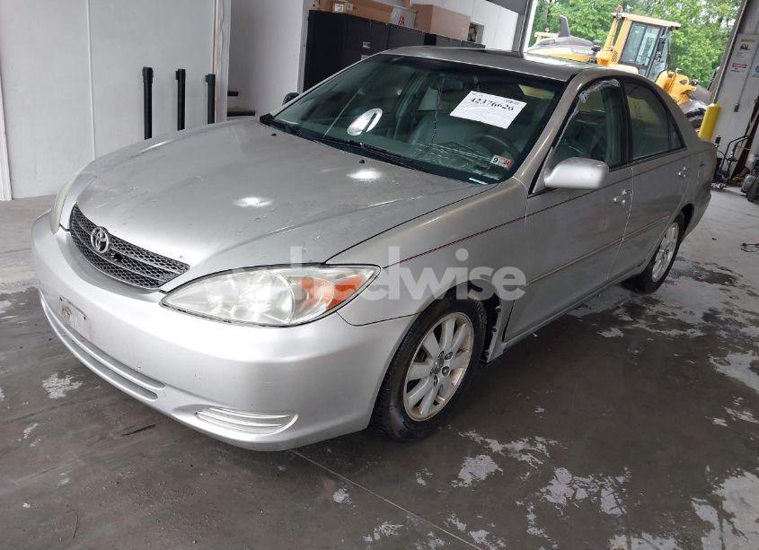 Photo 2 of 2002 Toyota Camry XLE V6 (VIN 4T1BF30K32U009695)
