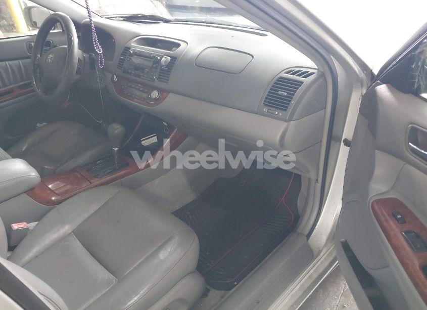 Photo 5 of 2002 Toyota Camry XLE V6 (VIN 4T1BF30K32U009695)