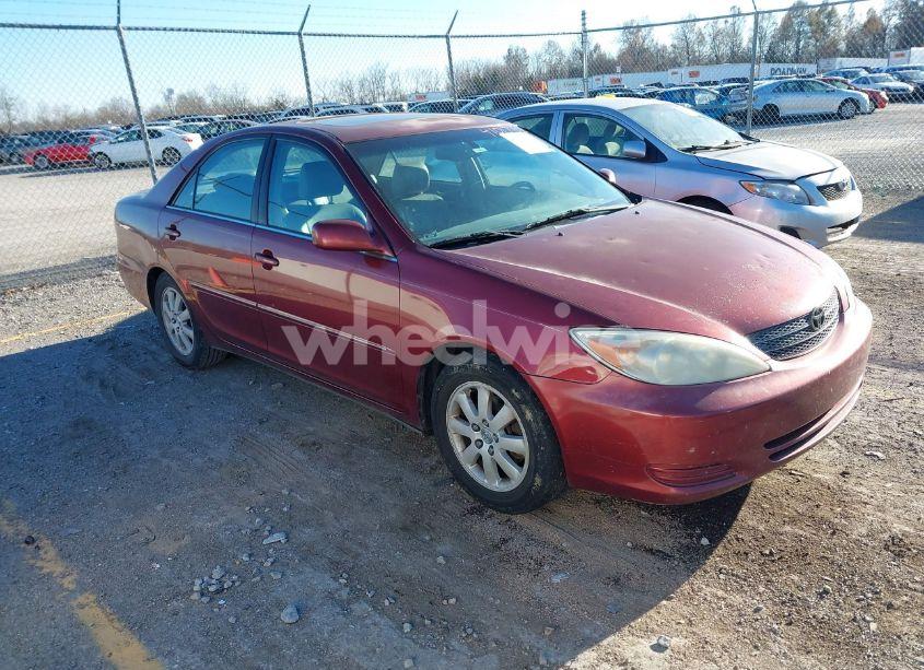 2002 Toyota Camry XLE V6 (VIN 4T1BF30K32U013052) main photo