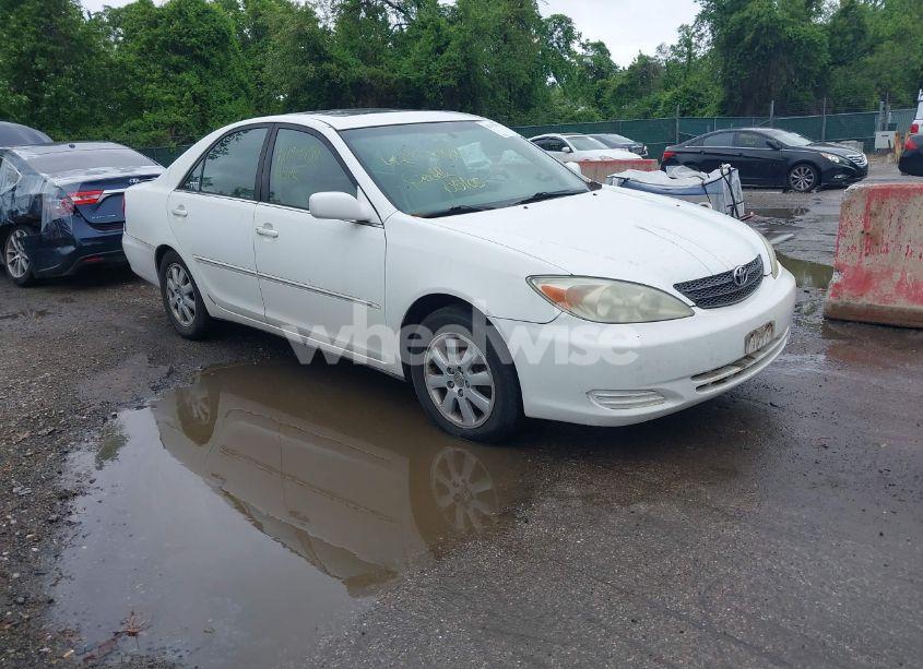 2002 Toyota Camry XLE V6 (VIN 4T1BF30K32U028098) main photo