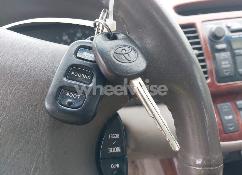 Photo 11 of 2002 Toyota Camry XLE V6 (VIN 4T1BF30K32U028098)