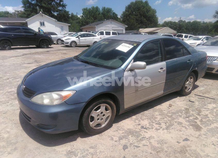 Photo 2 of 2002 Toyota Camry LE V6/SE V6/XLE V6 (VIN 4T1BF30K32U517326)