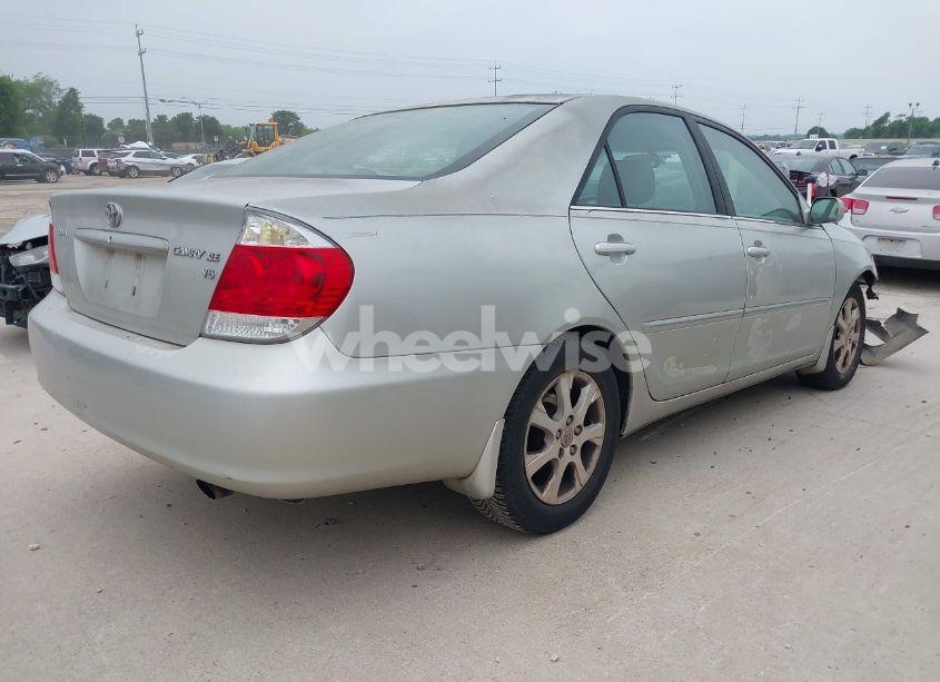Photo 4 of 2005 Toyota Camry LE V6/XLE V6 (VIN 4T1BF30K35U094347)