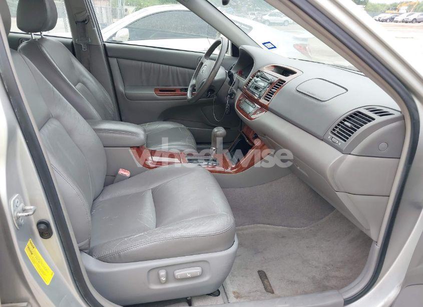 Photo 5 of 2005 Toyota Camry LE V6/XLE V6 (VIN 4T1BF30K35U094347)