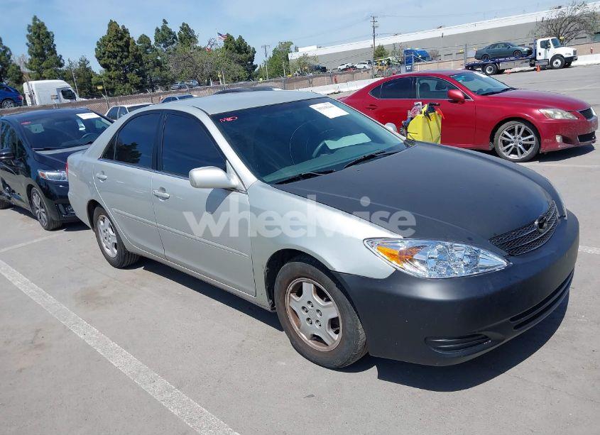 2002 Toyota Camry LE V6 (VIN 4T1BF30K42U026943) main photo