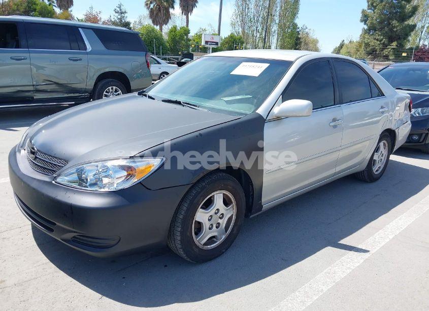 Photo 2 of 2002 Toyota Camry LE V6 (VIN 4T1BF30K42U026943)