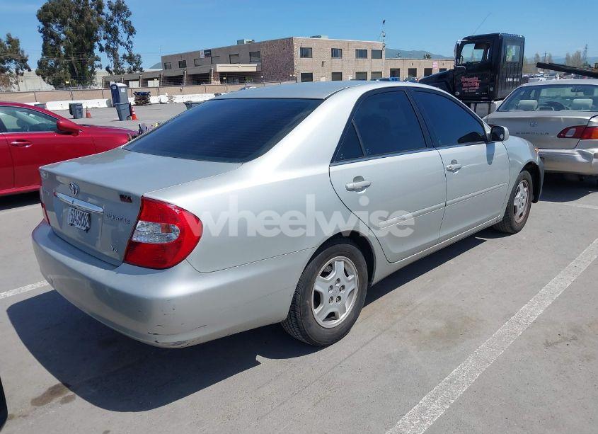 Photo 4 of 2002 Toyota Camry LE V6 (VIN 4T1BF30K42U026943)