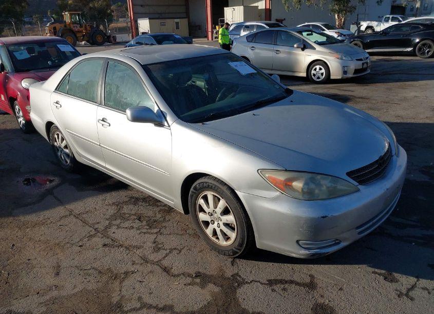 2002 Toyota Camry XLE V6 (VIN 4T1BF30K42U030491) main photo