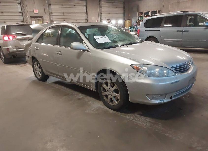 2005 Toyota Camry XLE V6 (VIN 4T1BF30K45U108823) main photo