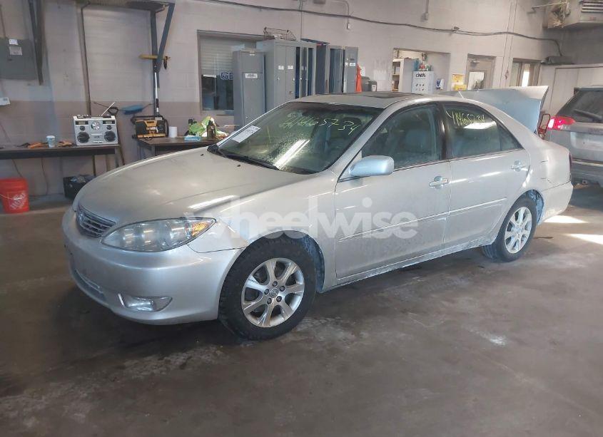 Photo 2 of 2005 Toyota Camry XLE V6 (VIN 4T1BF30K45U108823)