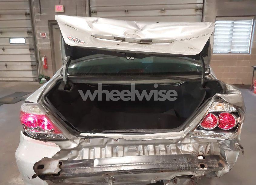 Photo 6 of 2005 Toyota Camry XLE V6 (VIN 4T1BF30K45U108823)