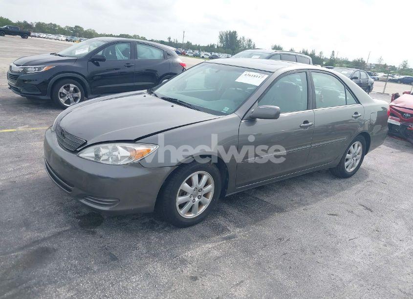 Photo 2 of 2002 Toyota Camry XLE V6 (VIN 4T1BF30K52U517666)