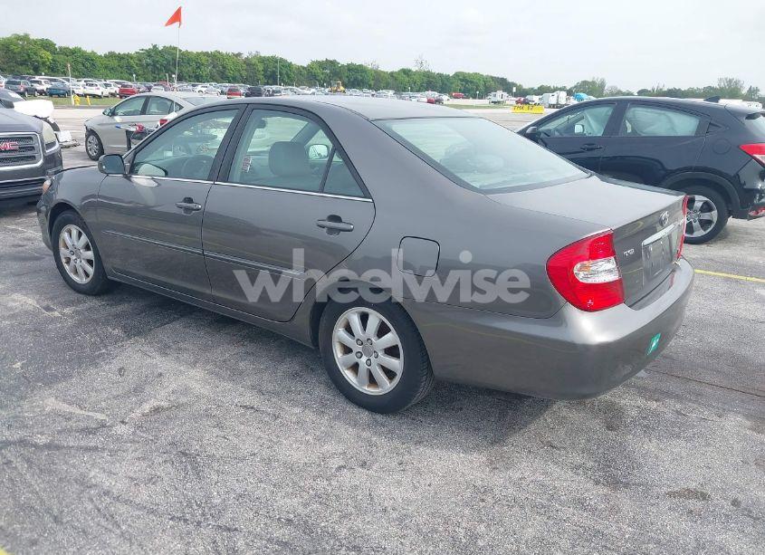 Photo 3 of 2002 Toyota Camry XLE V6 (VIN 4T1BF30K52U517666)
